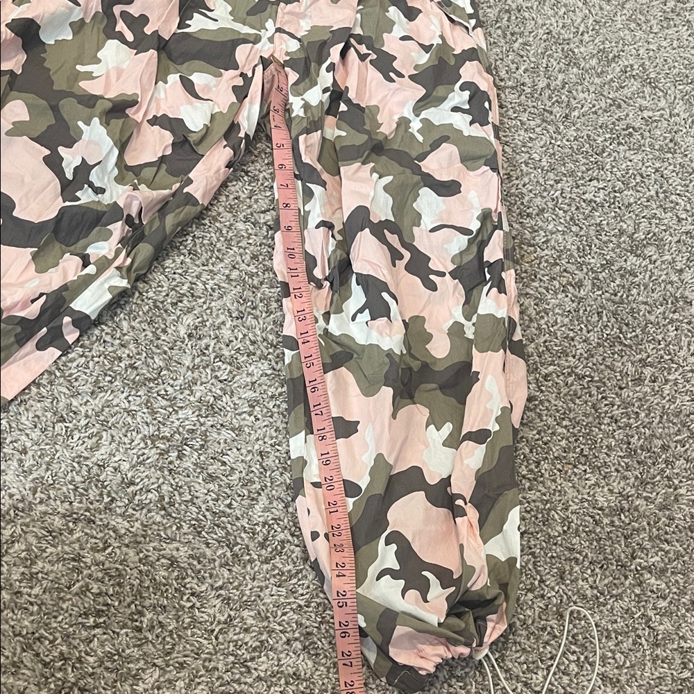 Women’s XL Camouflage Cargo Pants - Picture 10 of 14